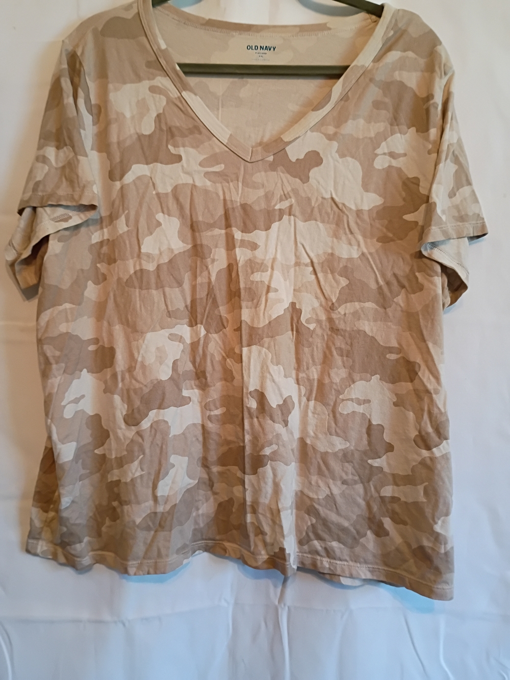 Old Navy Beige Camo V-Neck Tee Size Xxl.